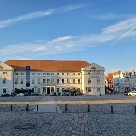 Centre Old Town King Beds *