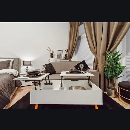 Centre Old Town King Beds *